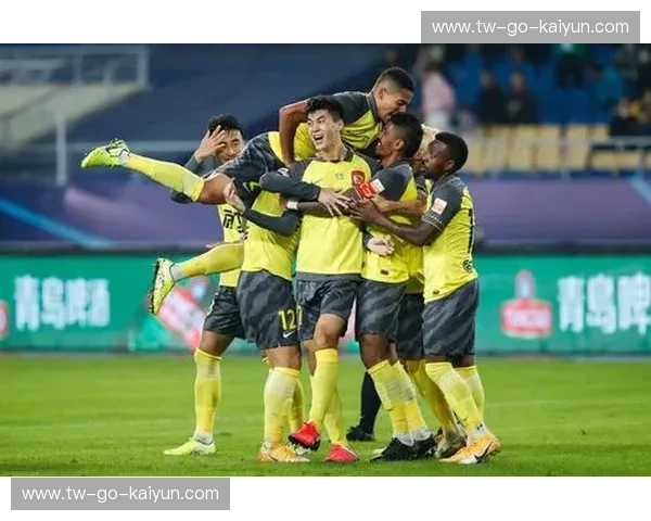 绿茵之巅的权力游戏：恒大与华夏幸福的豪门恩怨录